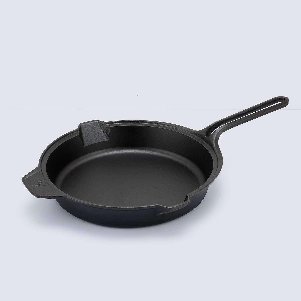 12-Inch Skillet Classic Collection + Leather Handle